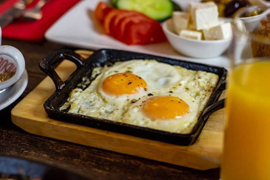 FRIED EGGS WITH CHEESE