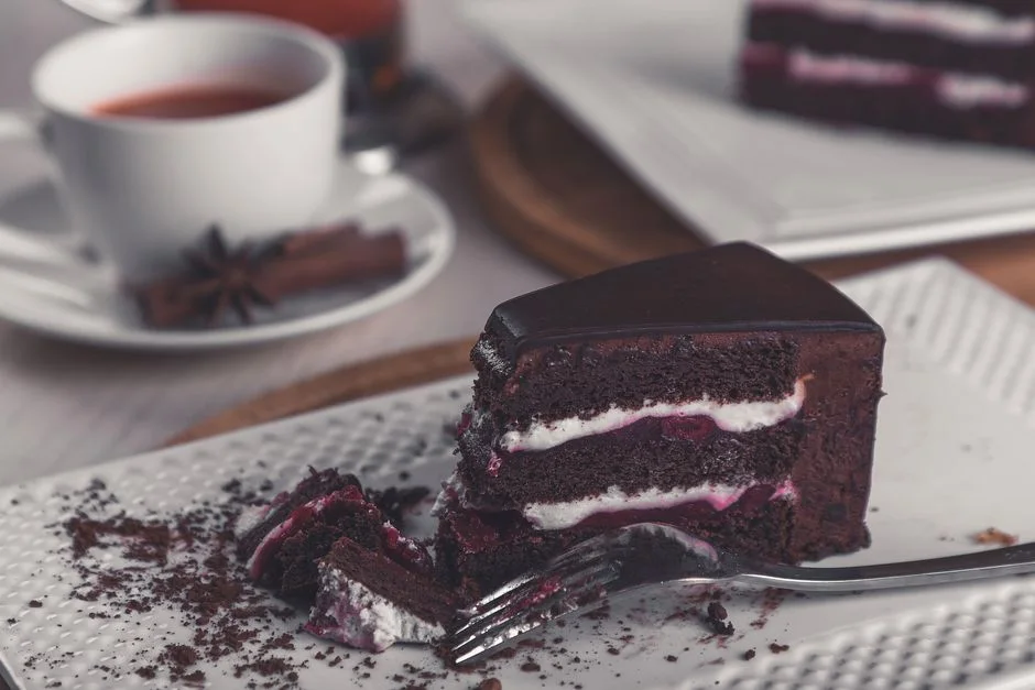 DARK CHOCOLATE CAKE