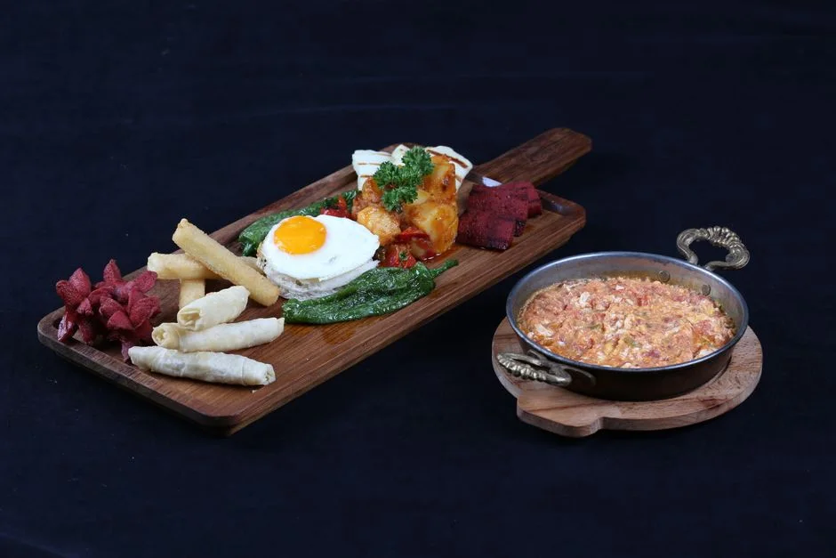 FRIED EGGS WITH CHEESE