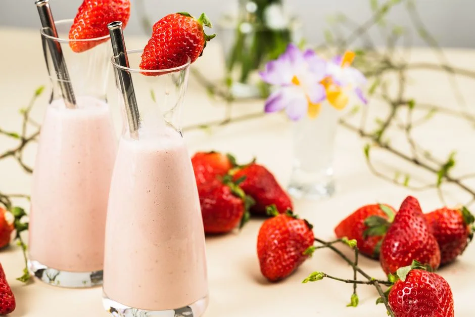 ÇİLEKLİ MİLKSHAKE